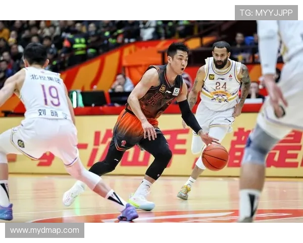 [CBA]盖利突破妙传 克里斯接球扣篮得手.